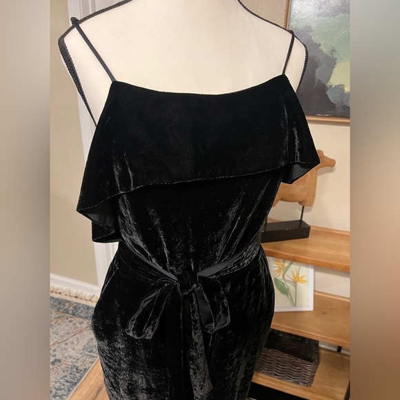 Banana Republic Crushed Velvet Spaghetti Strap Tie Waist Holiday Party Romper - Picture 4 of 9